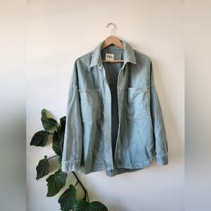 ✨️SOLD✨️Zara denim button up shacket
